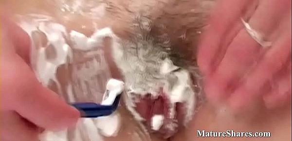  Grandma with Glasses Shaves Her Pussy